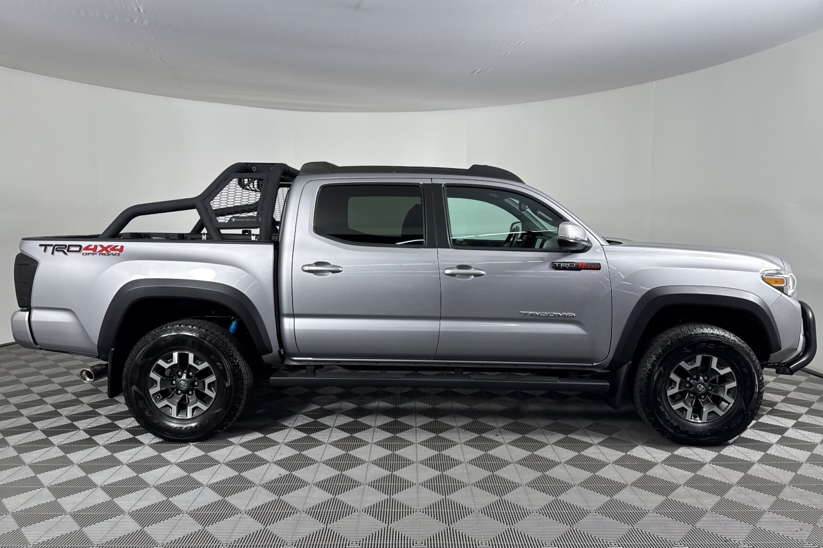 2021 Toyota Tacoma TRD Off-Road photo 2
