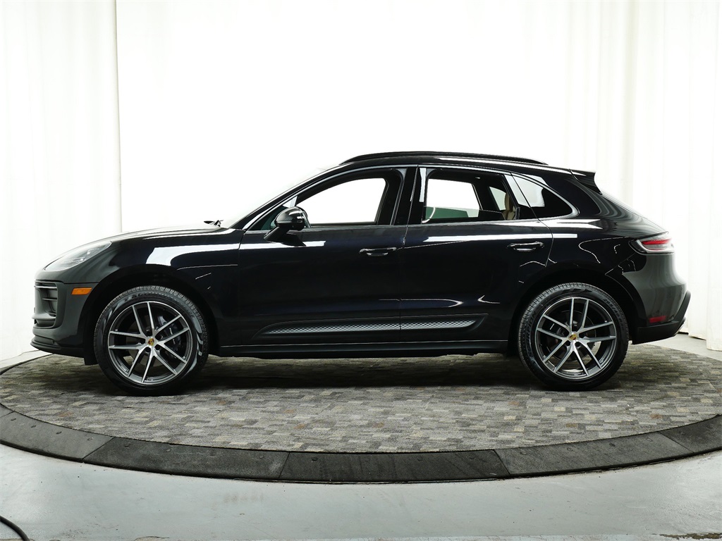 2025 Porsche Macan T photo 2