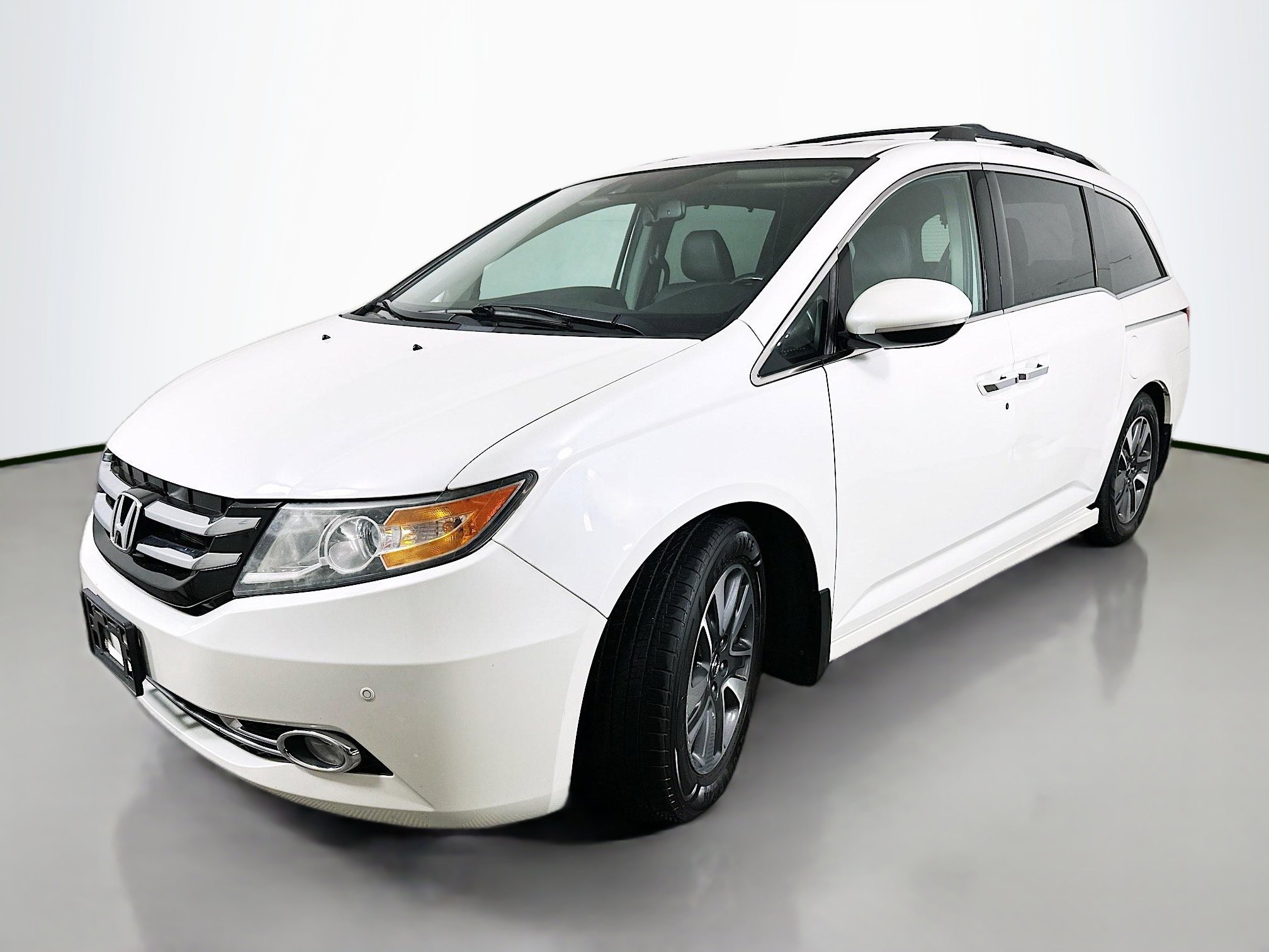 2014 Honda Odyssey Touring photo 3