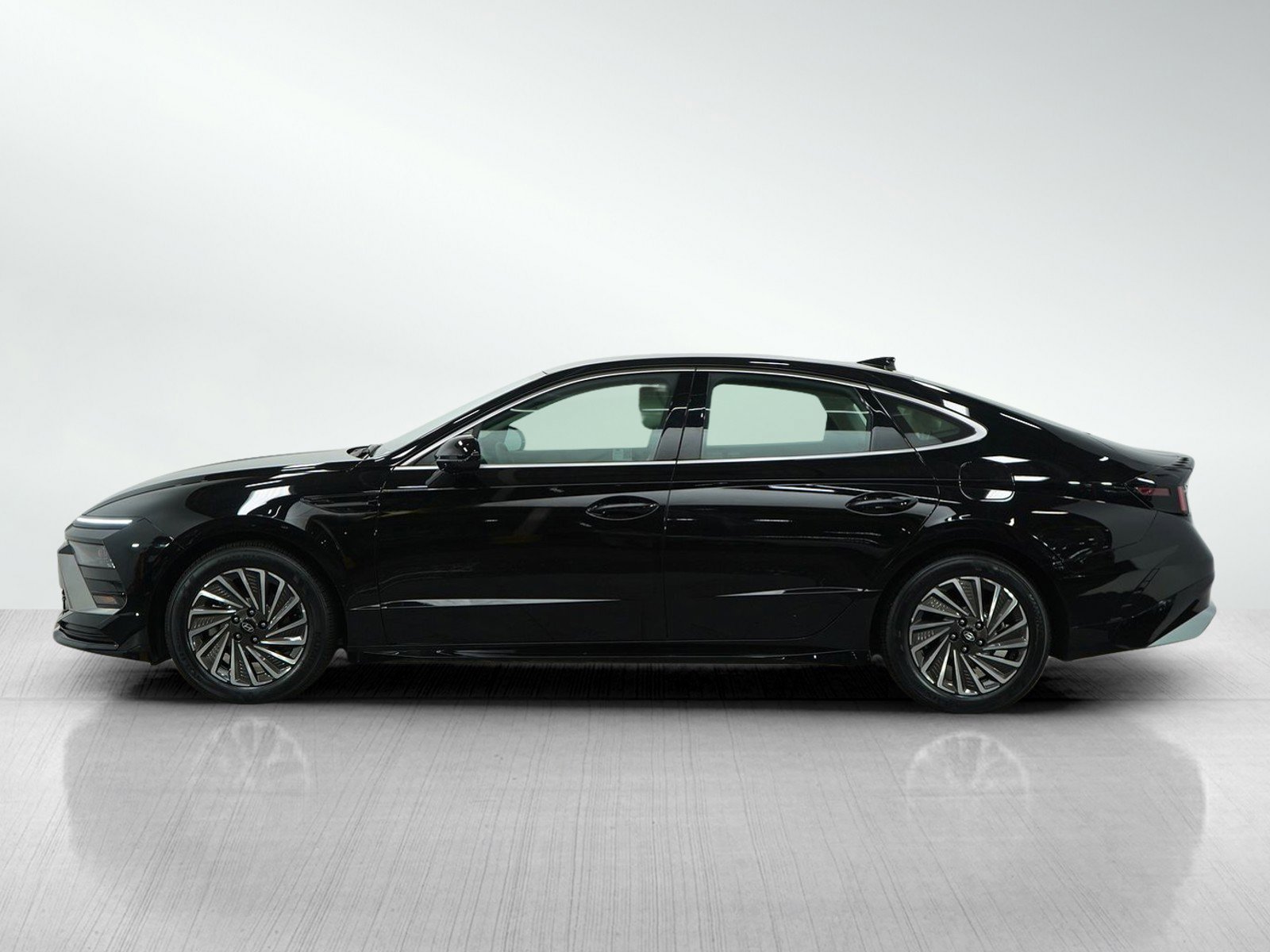 Used 2024 Hyundai Sonata Hybrid SEL with VIN KMHL34JJ8RA087118 for sale in Minneapolis, Minnesota