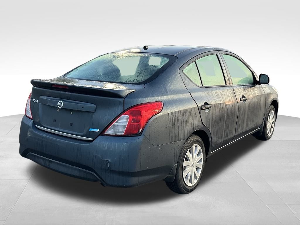 2015 Nissan Versa 1.6 Plus photo 4