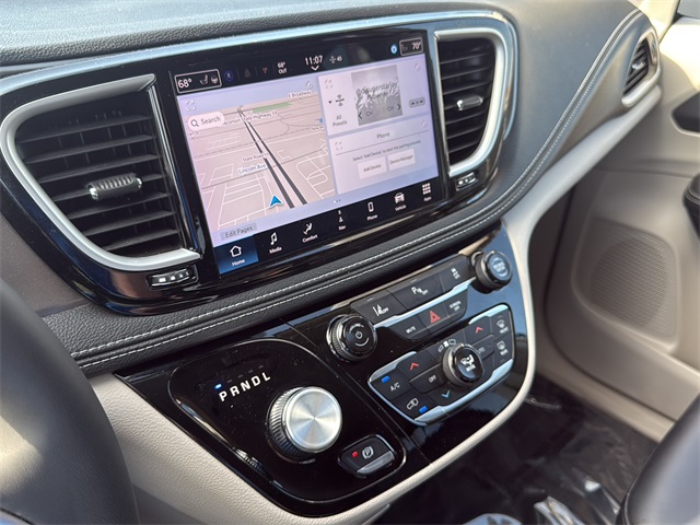 2024 Chrysler Pacifica Hybrid photo 24