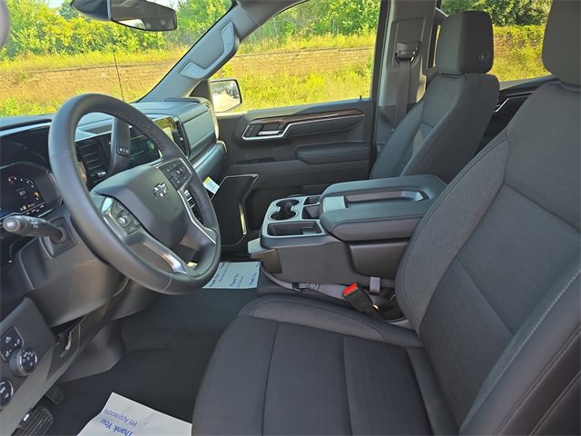 2025 Chevrolet Silverado RST photo 13