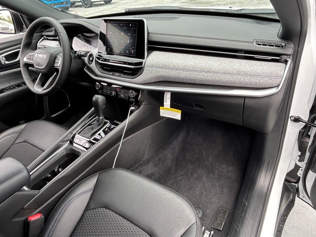 2025 Jeep Compass Latitude photo 15