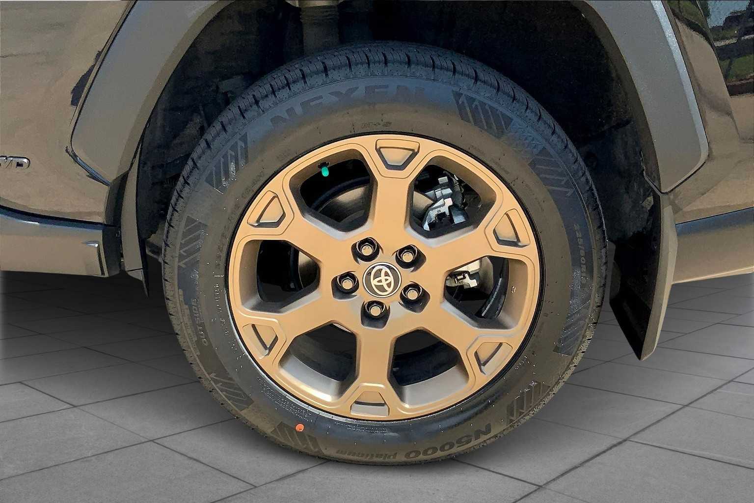 2024 Toyota RAV4 Hybrid photo 9