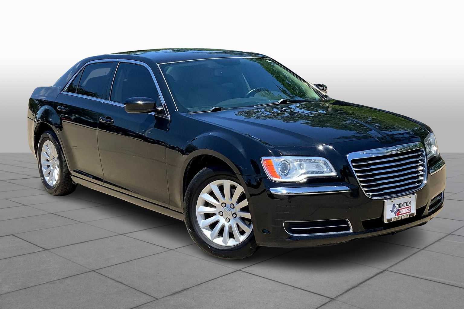 2014 Chrysler 300 photo 2