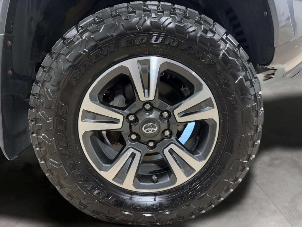 2017 Toyota Tacoma TRD Off-Road photo 11