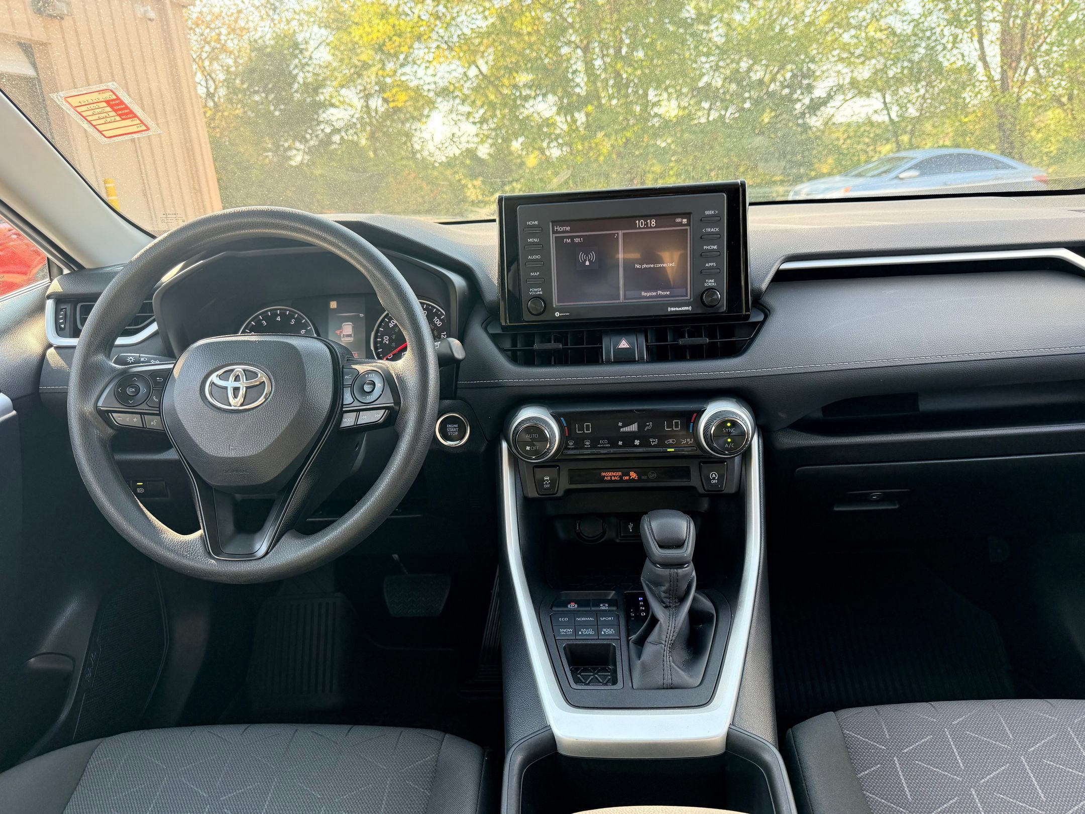 2022 Toyota RAV4 XLE photo 3