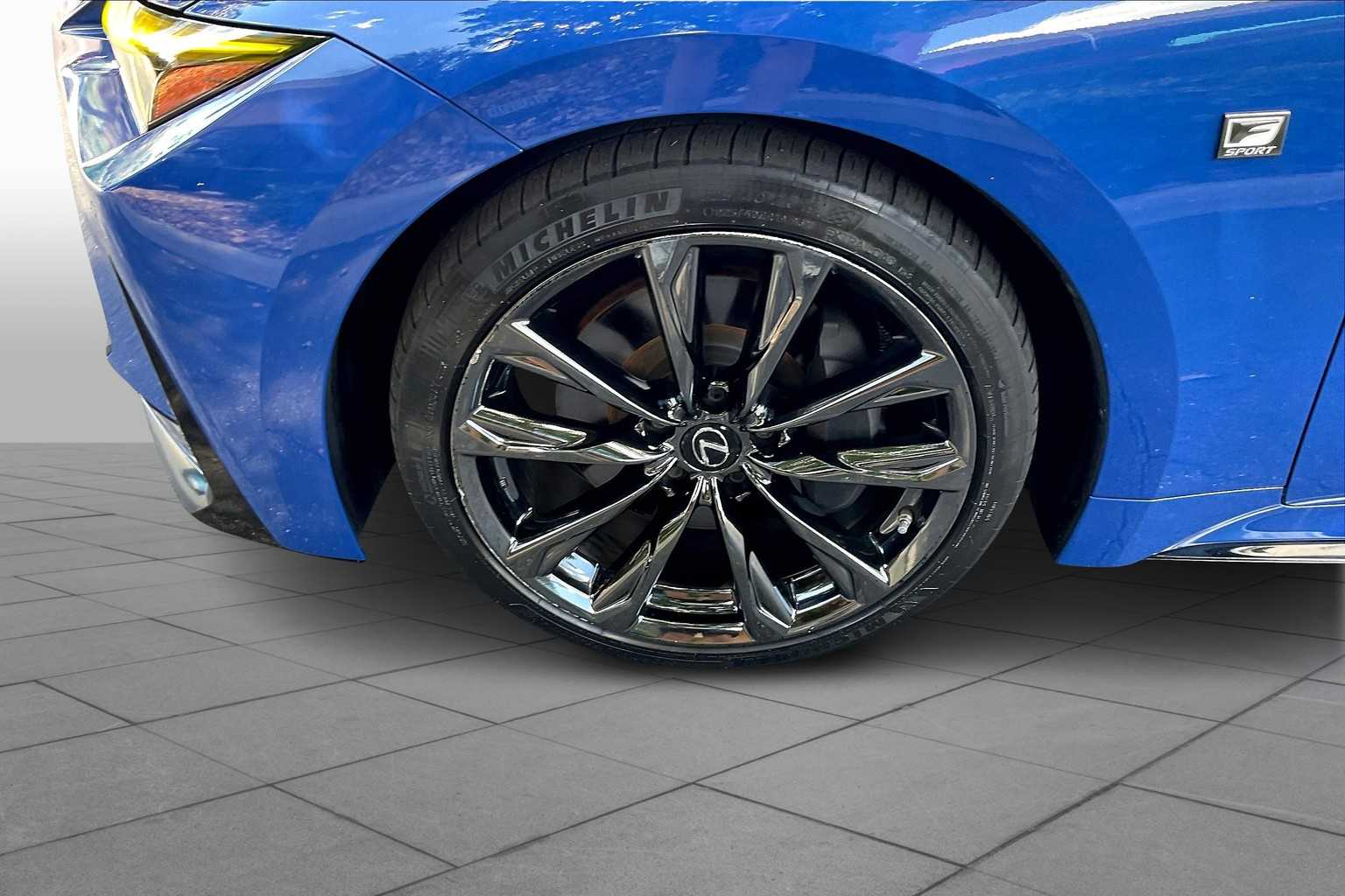 2022 Lexus IS F SPORT photo 9