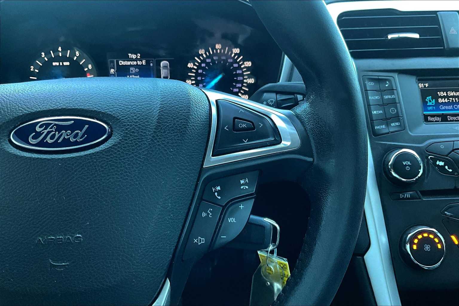 2016 Ford Fusion SE photo 20