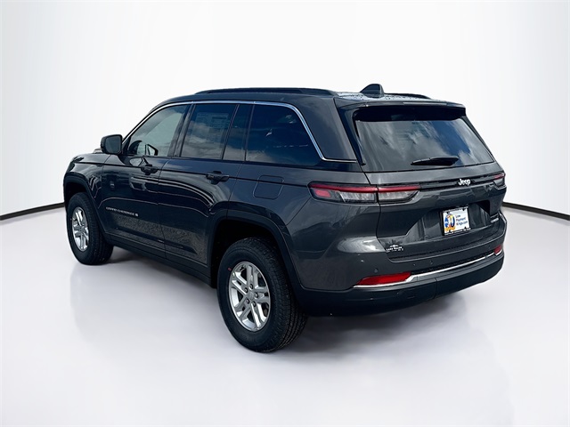 2025 Jeep Grand Cherokee Laredo photo 4