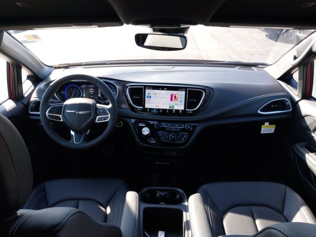 2026 Chrysler Pacifica photo 8