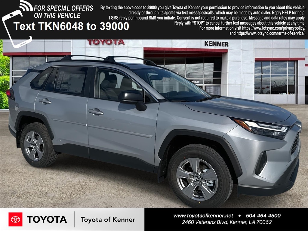 2025 Toyota RAV4 LE's photo