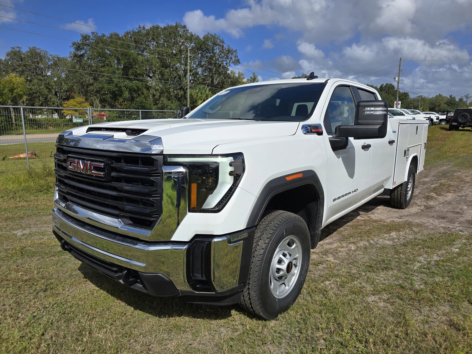 2024 GMC Sierra 2500HD Pro's photo