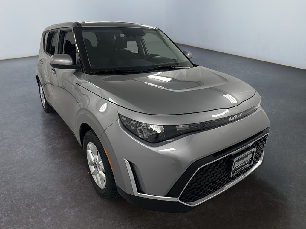 2025 Kia Soul LX's photo