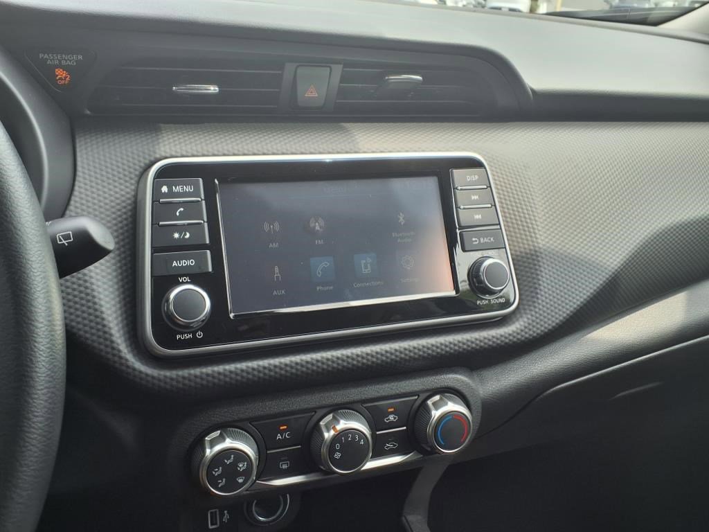 2025 Nissan Kicks Play S photo 16