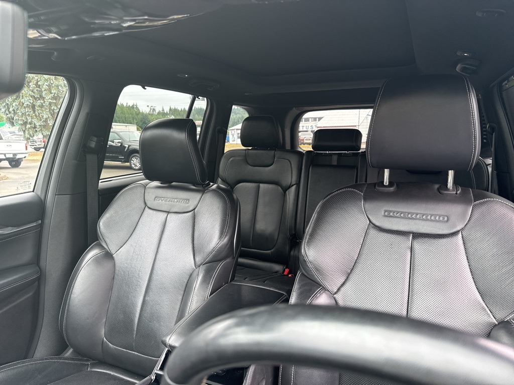 2022 Jeep Grand Cherokee Overland photo 25