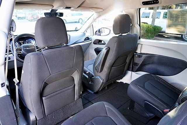 Certified Used 2022 White Chrysler LX image 15