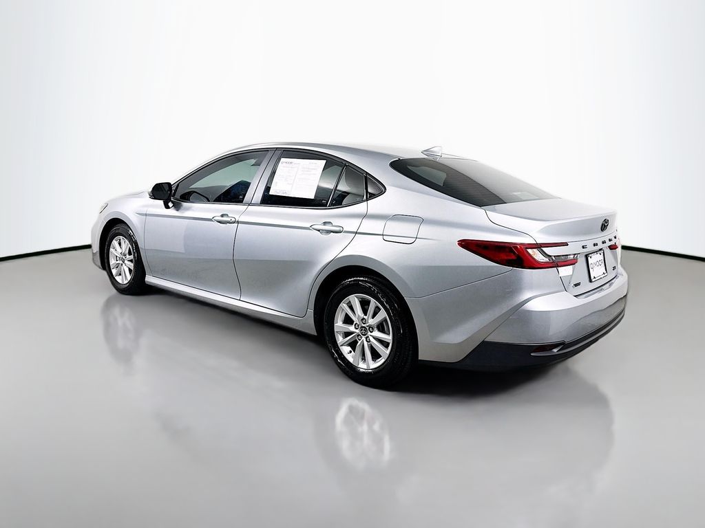 2025 Toyota Camry Hybrid LE photo 5
