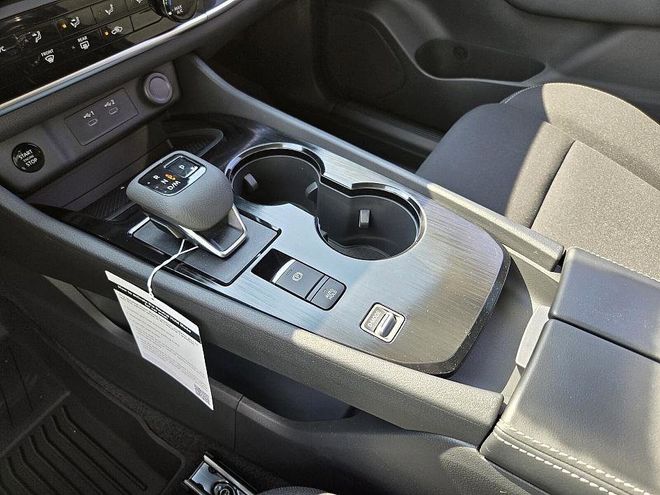 2025 Nissan Rogue S photo 14