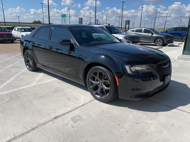 2023 Chrysler 300 Touring photo 2