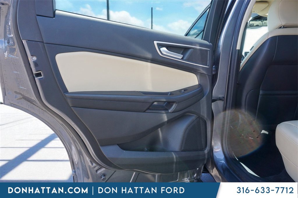 2022 Ford Edge SEL photo 19