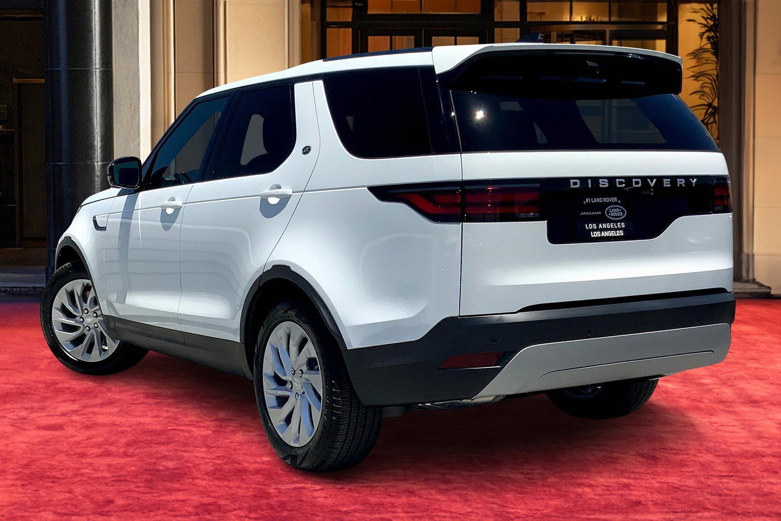 2025 Land Rover Discovery S photo 2
