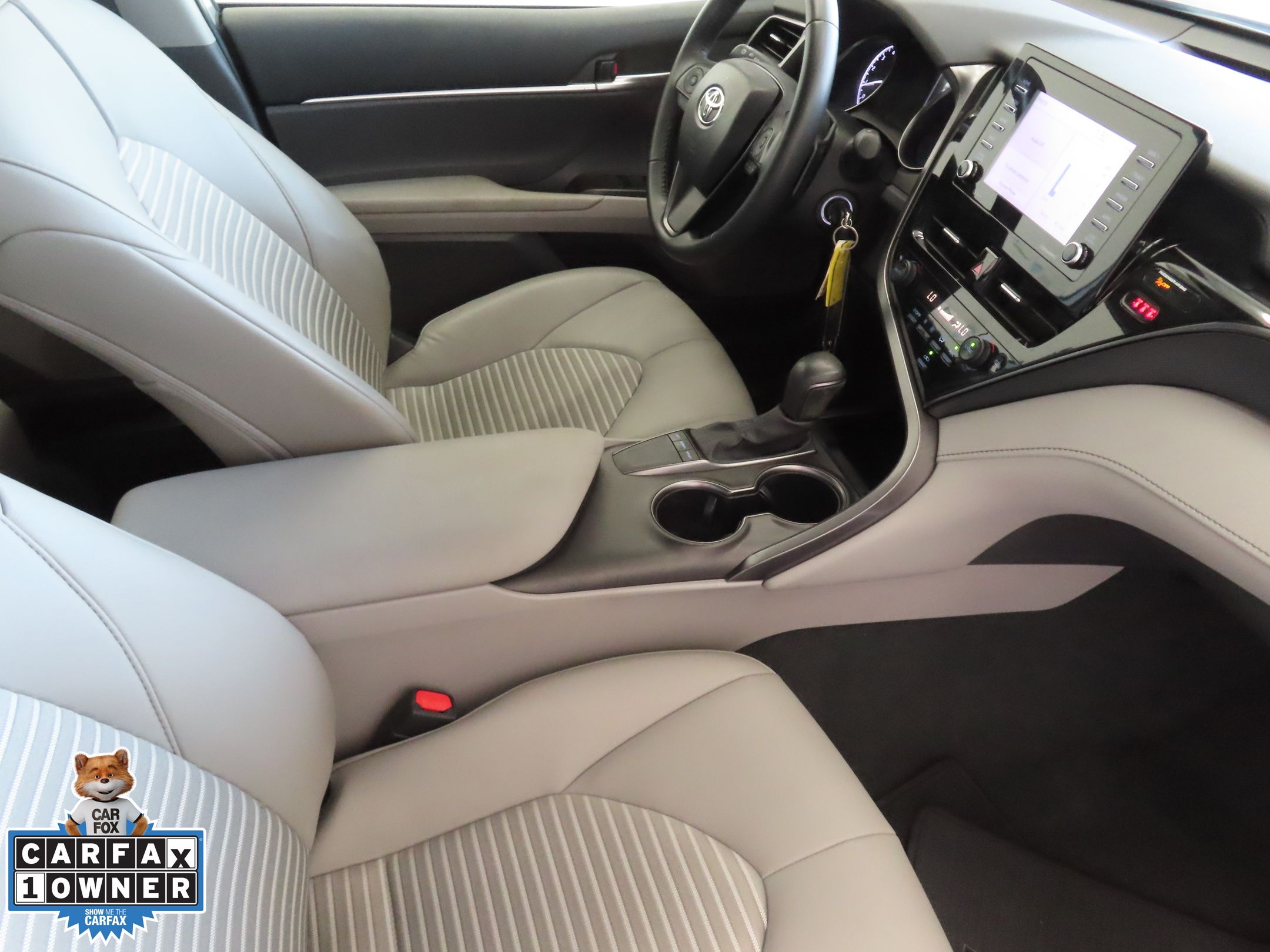 2023 Toyota Camry SE photo 22