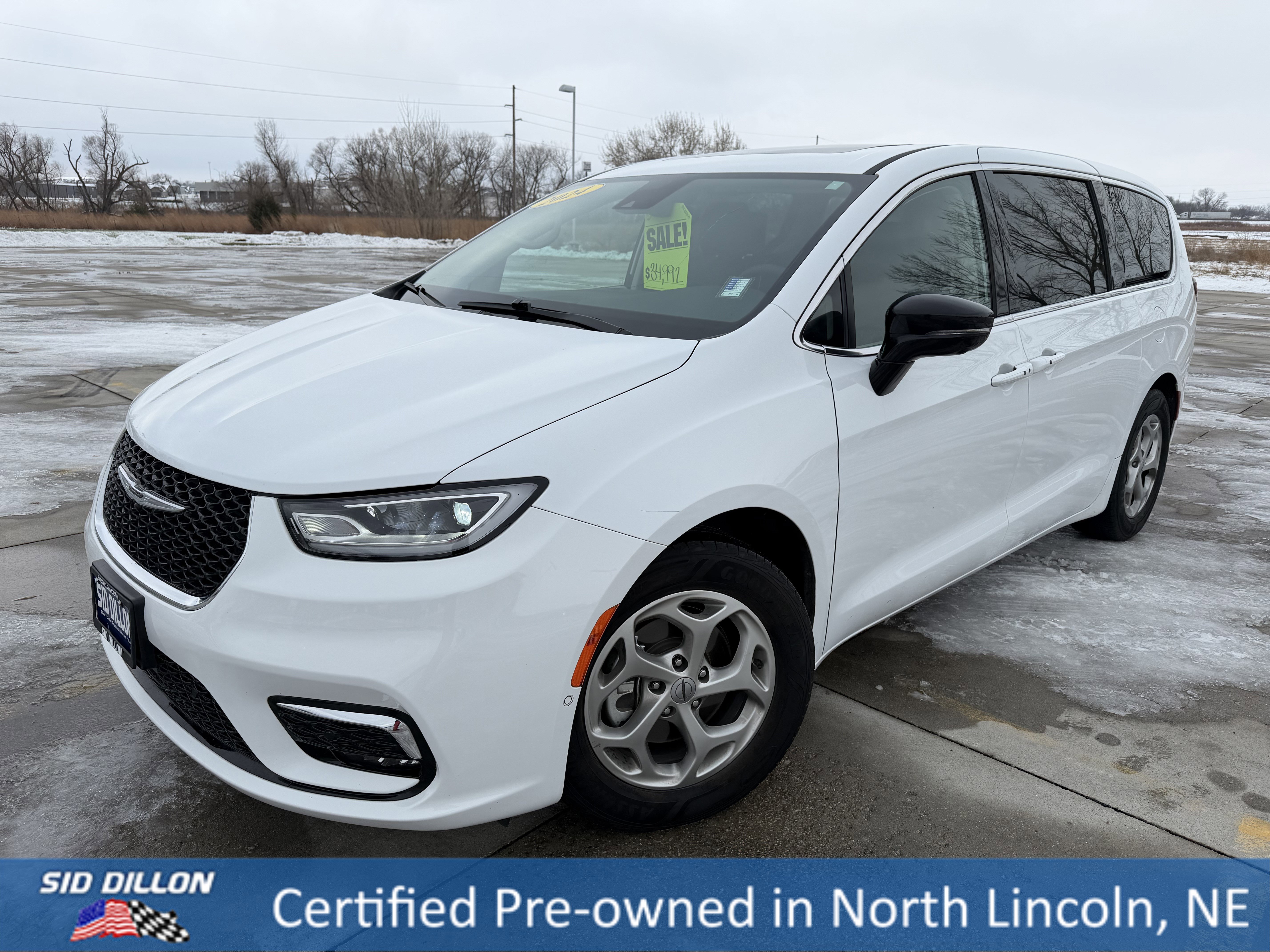 2024 Chrysler Pacifica Limited's photo