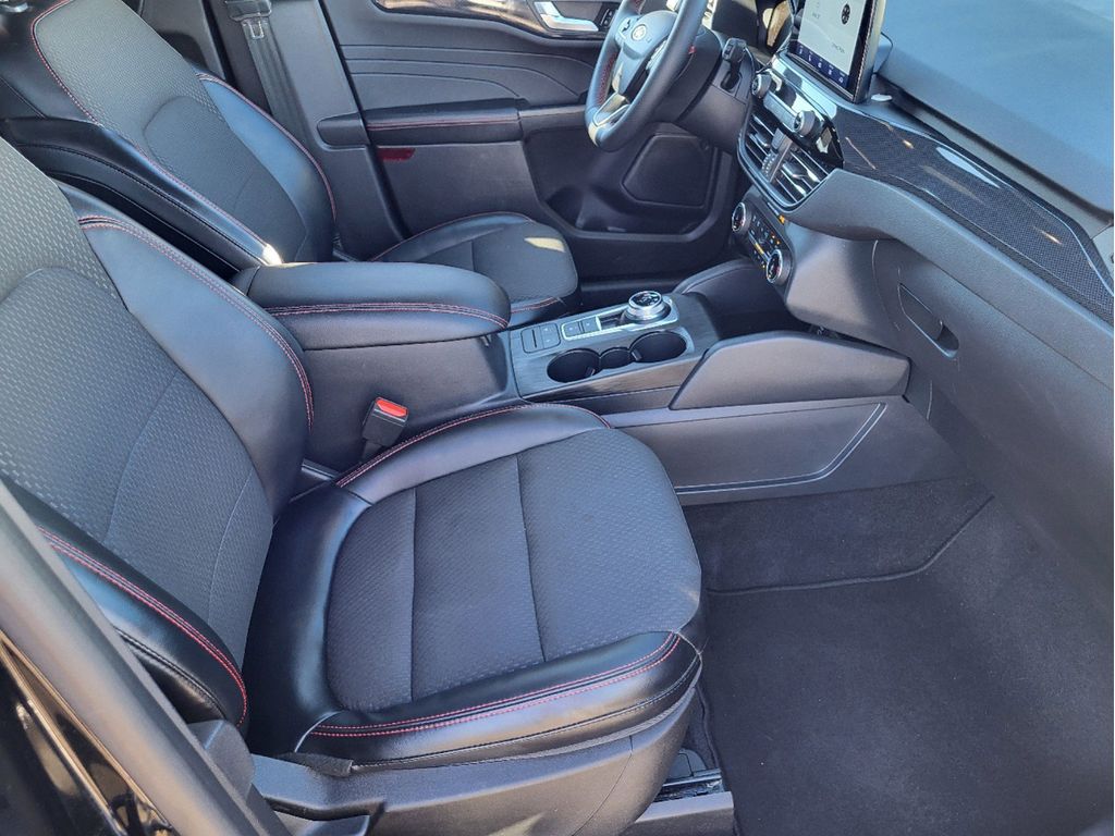 2024 Ford Escape ST-Line photo 13