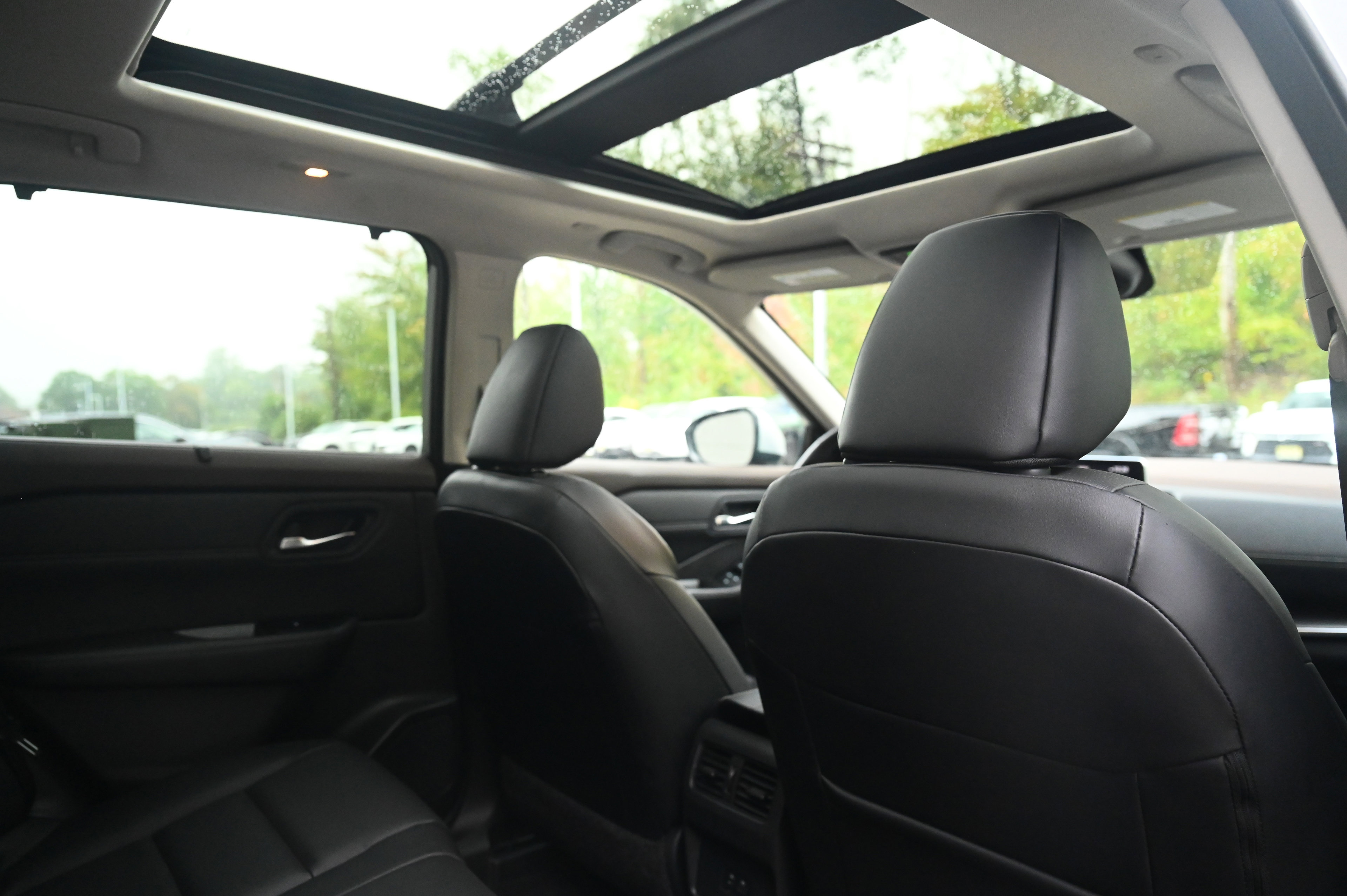 2023 Nissan Rogue SV photo 22