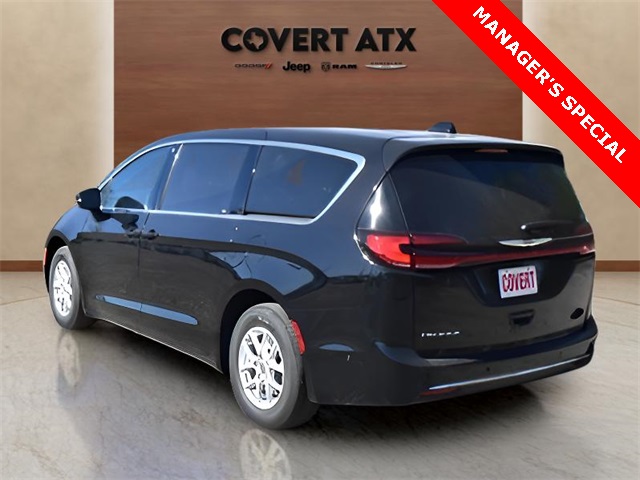 2025 Chrysler Pacifica photo 3