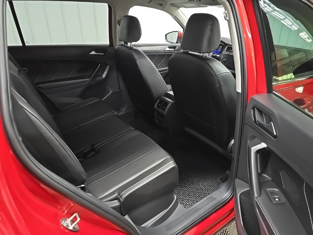 2022 Volkswagen Tiguan SE photo 17