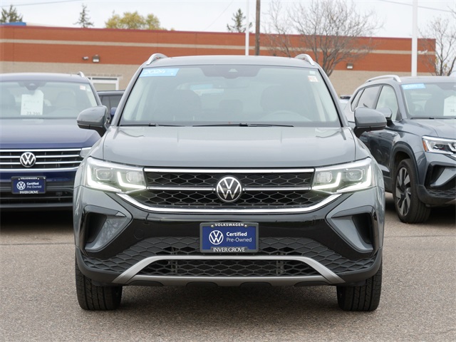 2024 Volkswagen Taos SEL photo 2