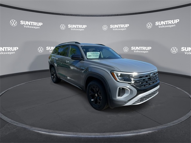 2025 Volkswagen Atlas Peak Edition SE photo 2