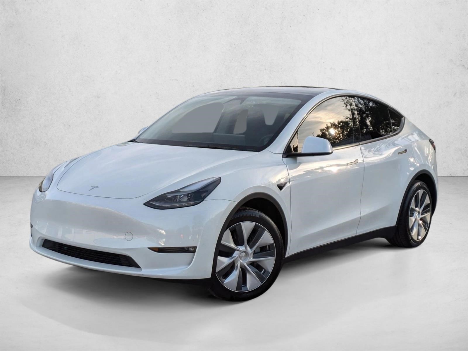 2023 Tesla Model Y Long Range's photo