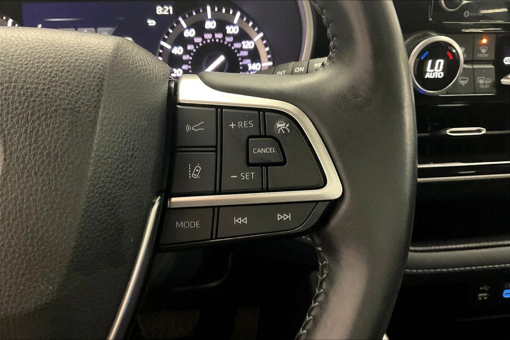 2022 Toyota Highlander XLE photo 17