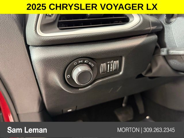 2025 Chrysler Voyager LX photo 13