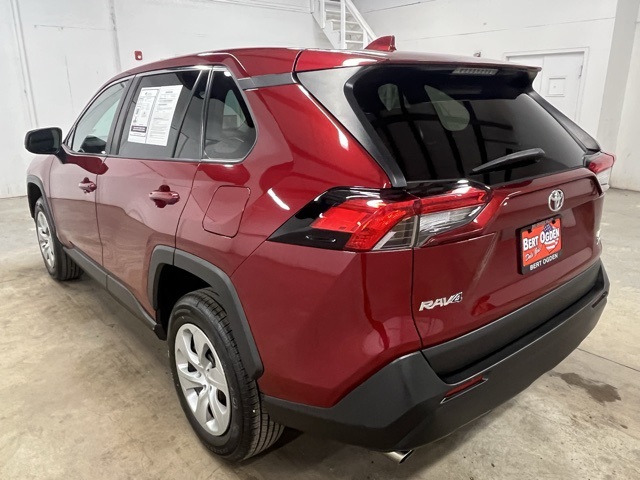 2022 Toyota RAV4 LE photo 3