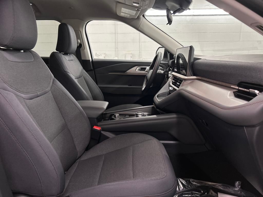 2025 Ford Explorer photo 12