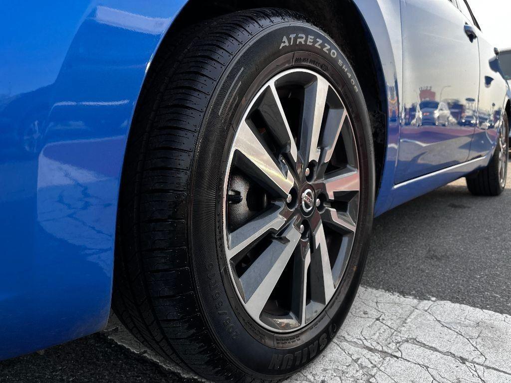 2021 Nissan Versa SV photo 12