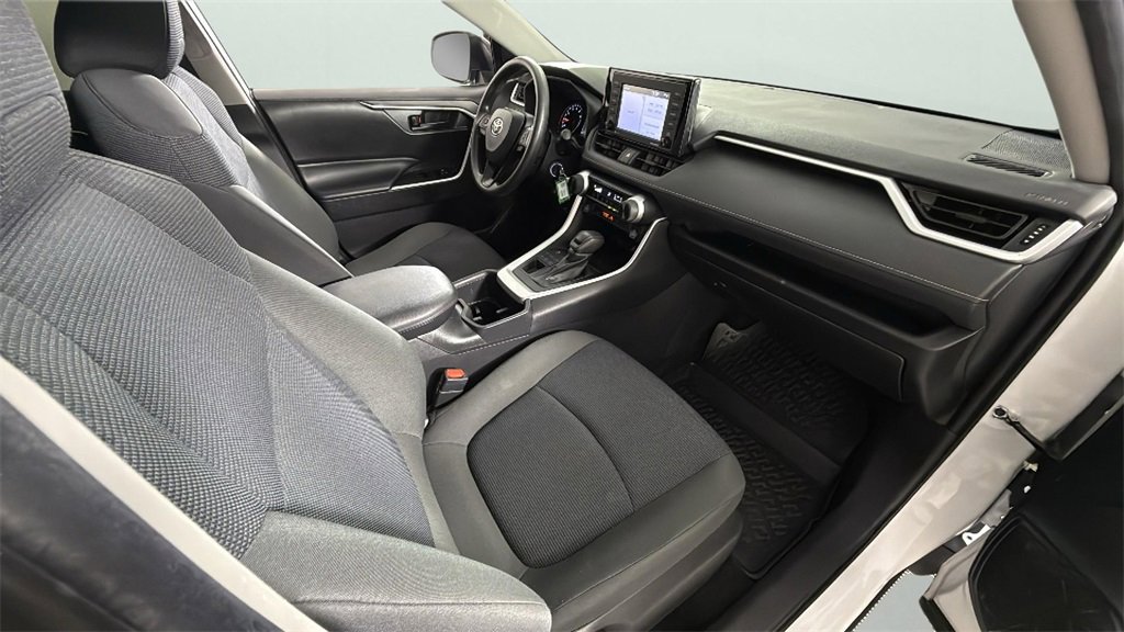 2022 Toyota RAV4 LE photo 29