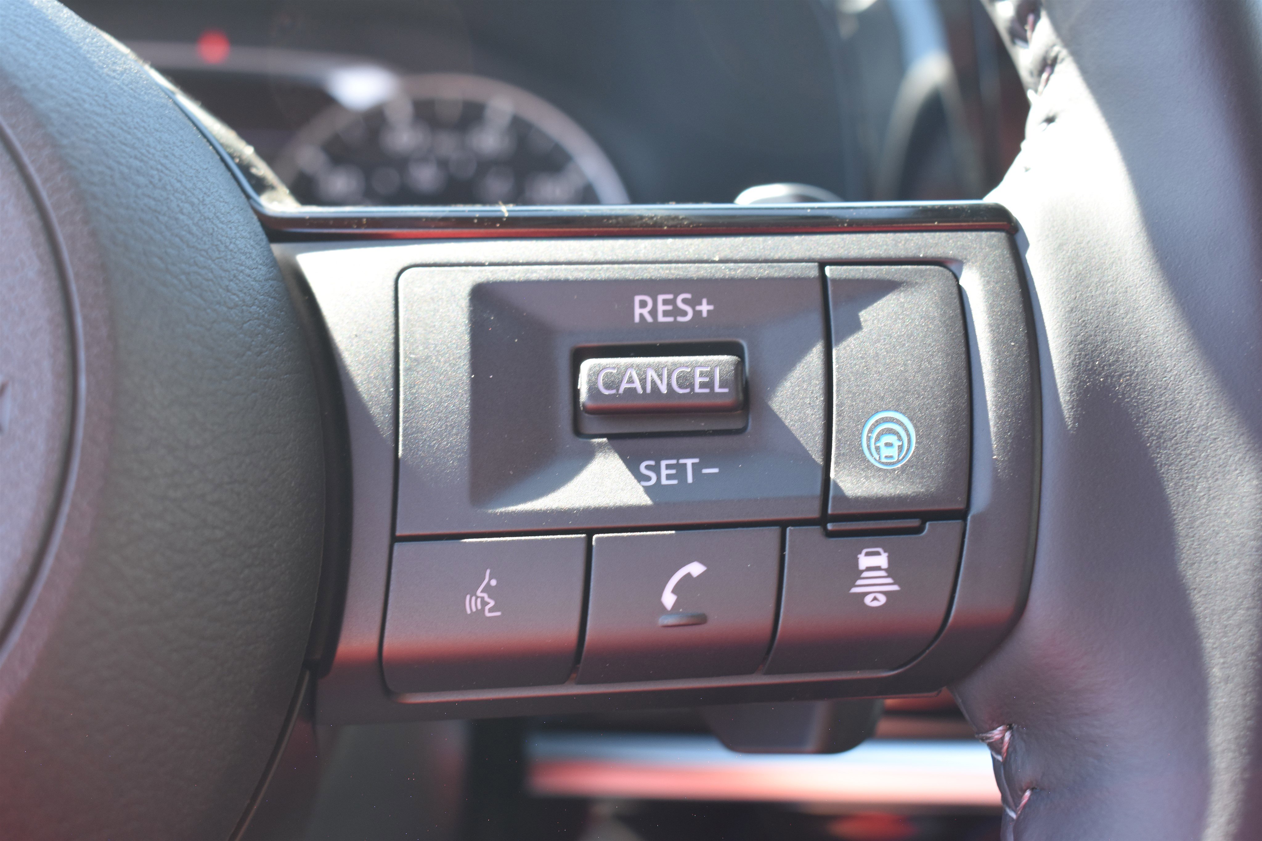 2025 Nissan Pathfinder SL photo 10