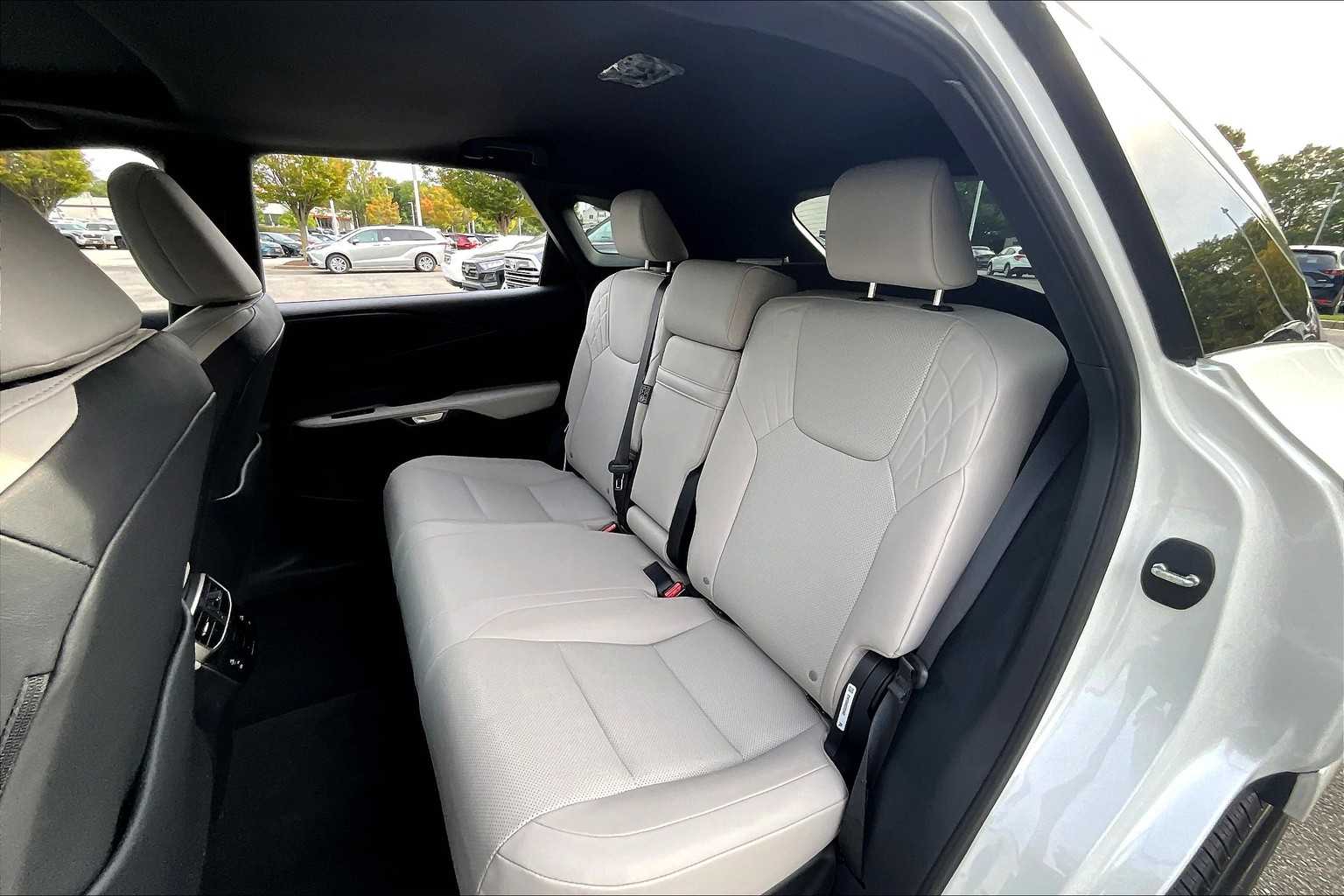 2024 Lexus RX Premium AWD photo 18