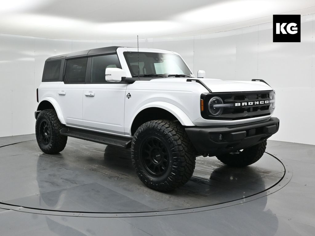 2025 Ford Bronco 4-Door Outer Banks's photo