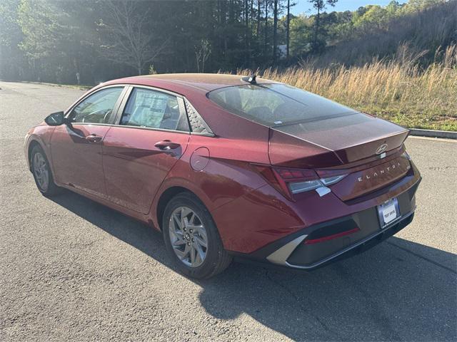 2025 Hyundai Elantra Hybrid Blue photo 3