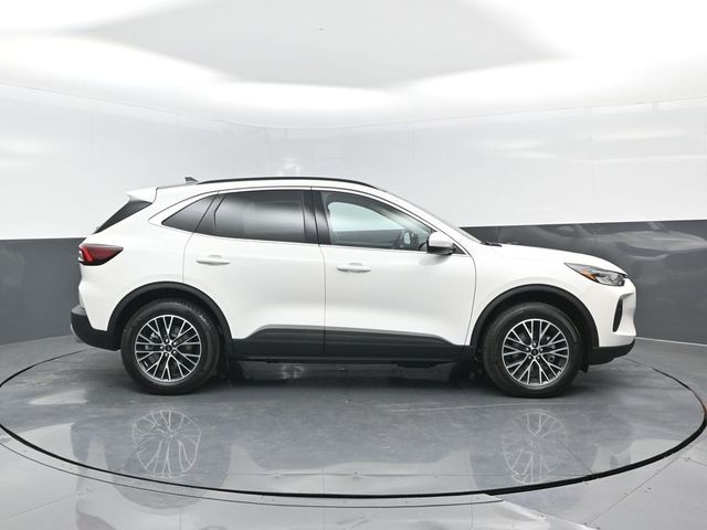2026 Ford Escape Plug-In Hybrid photo 3