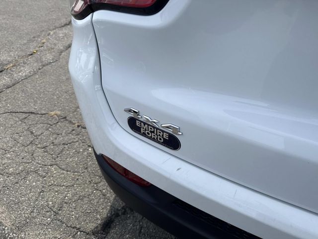 2024 Jeep Compass Latitude photo 2