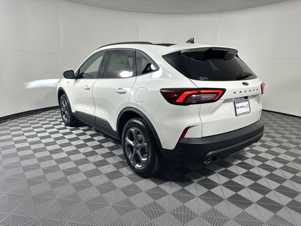 2025 Ford Escape ST-Line photo 5