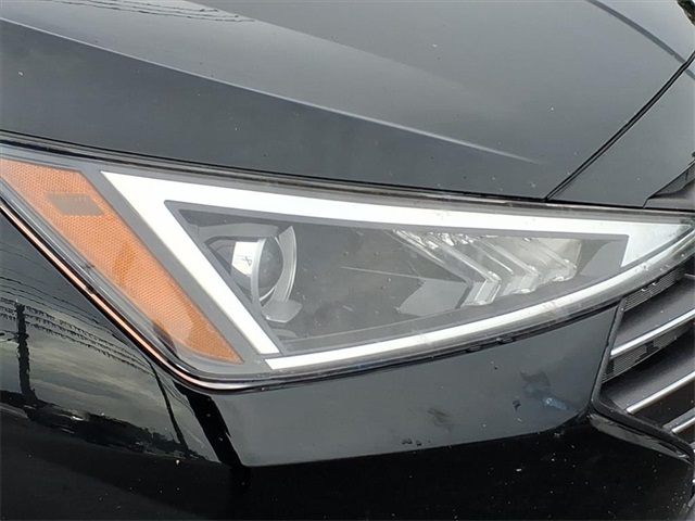 2019 Hyundai Elantra SE photo 11